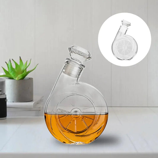 Carafe à vin vintage RétroVin™ avec bouchon diamant sur table, design élégant en verre.