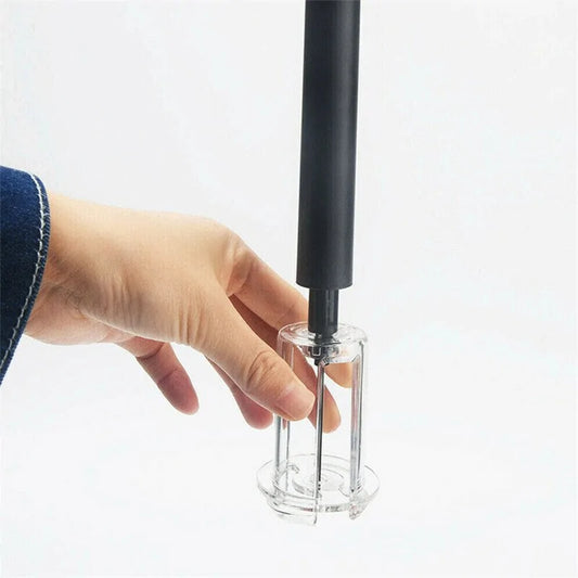 Ouvre-vin AeroCork en acier inoxydable, noir, design élégant et facile à utiliser.